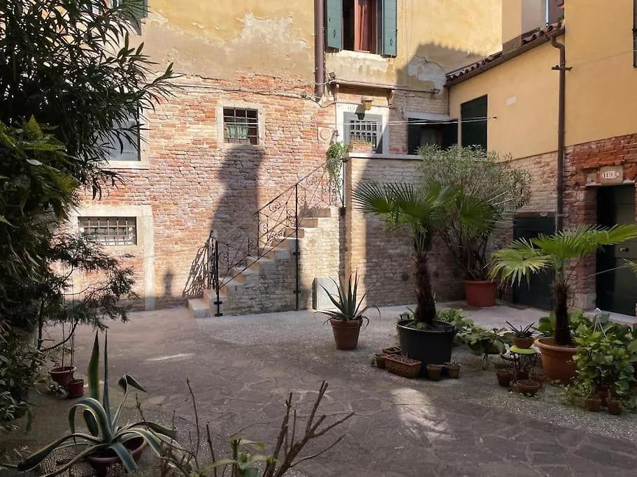 Rialto Green Design Apartment Venice Italy