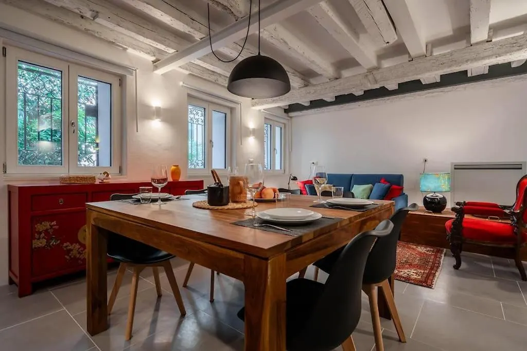 Rialto Green Design Apartment location